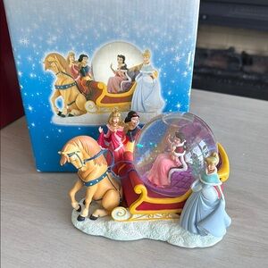 Disney Princess Snow Globe with Carriage- COLLECTABLE
